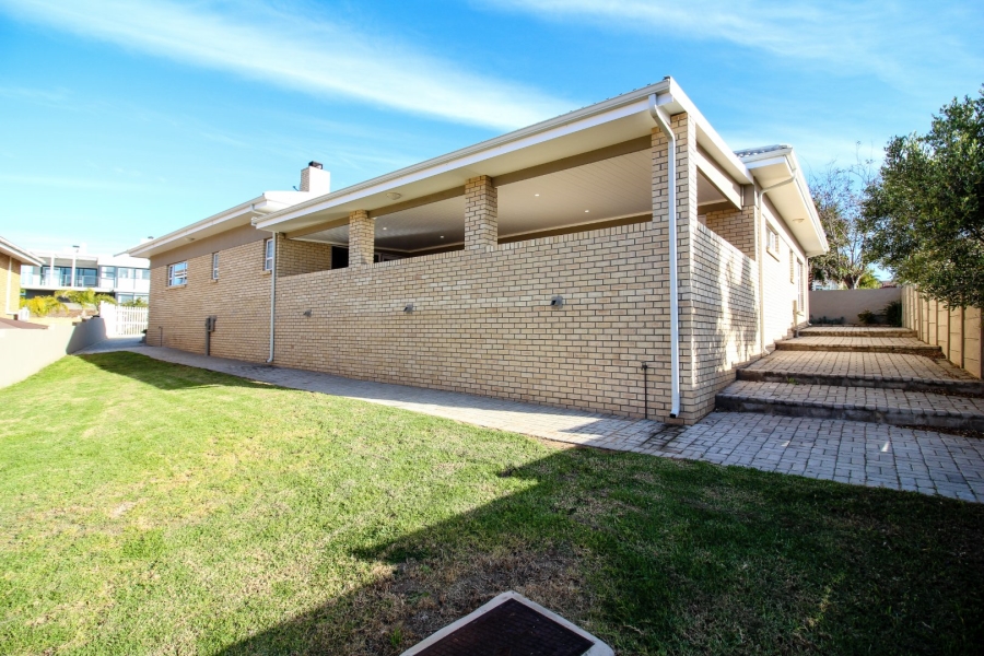 4 Bedroom Property for Sale in Menkenkop Western Cape